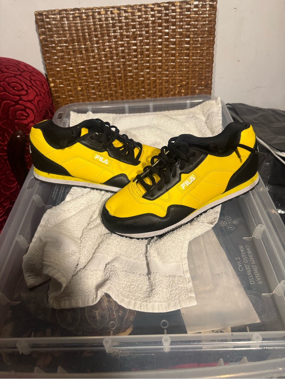 FILA Men's Yellow and Black Low-Top Sneakers